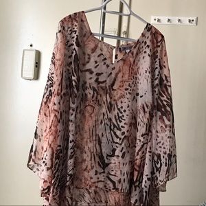 JENNIFER LOPEZ MULTI-LAYERED FLOWY TOP